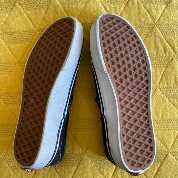Classic Slip-On Vans Size 5.5 - Picture 3 of 6